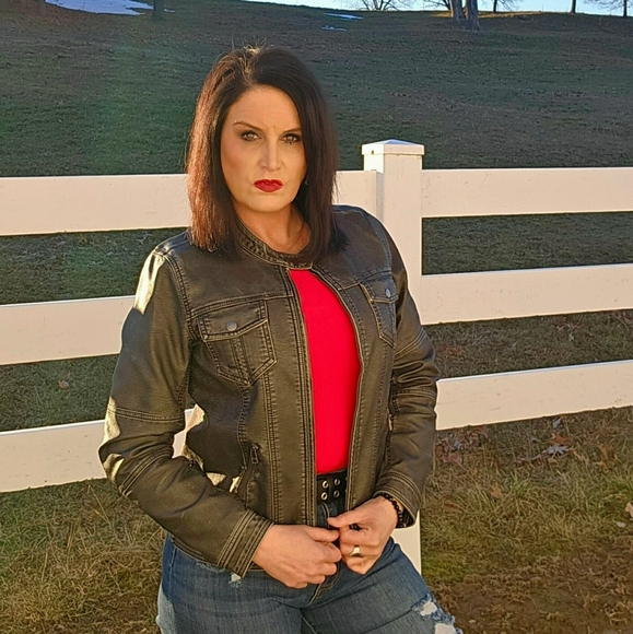 Meet your Posher, Angela - Picture 3 of 5